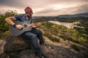 alt text for guitar man